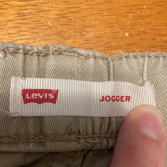 Levi's Boys Size 5 Reg 4-5 Years Tan Khaki Joggers Elastic Waist Pants Cuffed - Picture 7 of 9